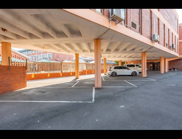 1,670M² BUSINESS CENTRE FOR SALE IN ESSENWOOD